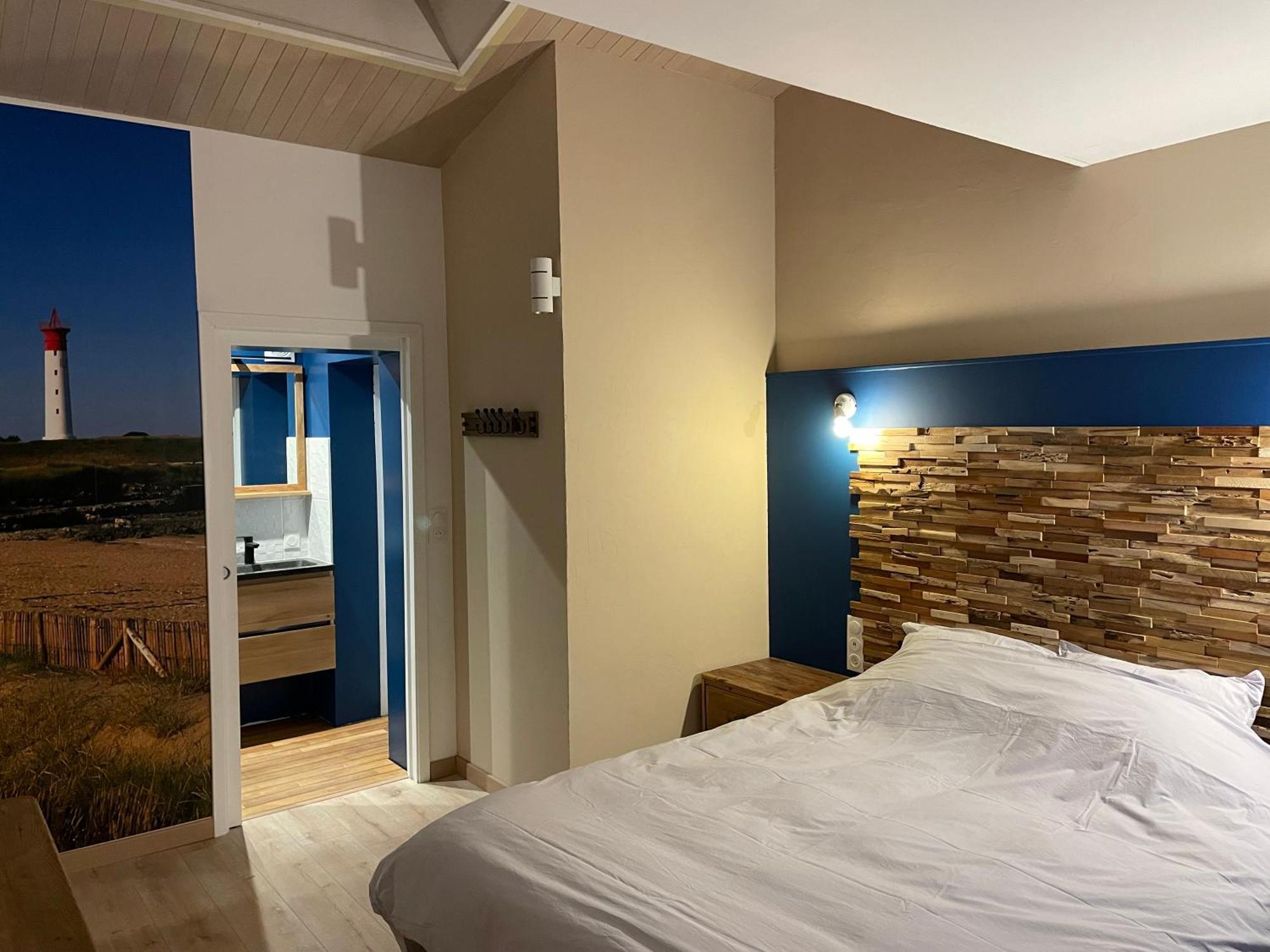 Bed and Breakfast Les Pertuis Rochelais Perigny  Номер фото